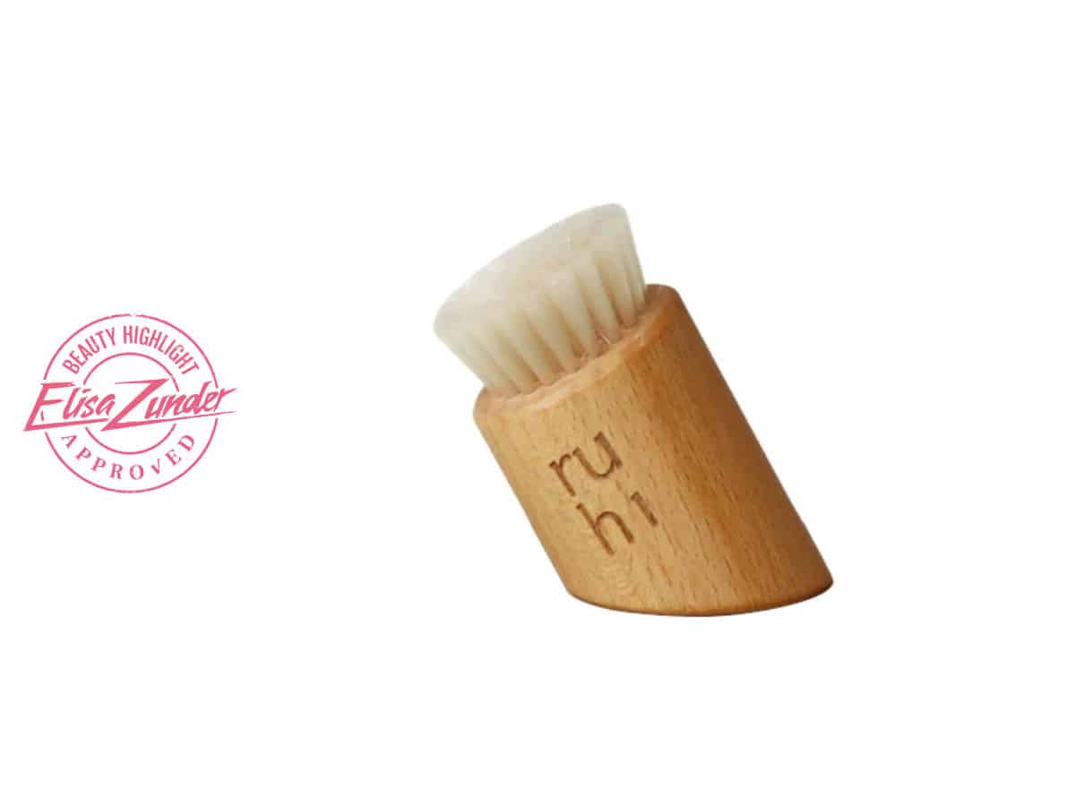 Beauty-Highlight-Facial-Dry-Brush-ruhi-ElisaZunder-Blogazine.jpg