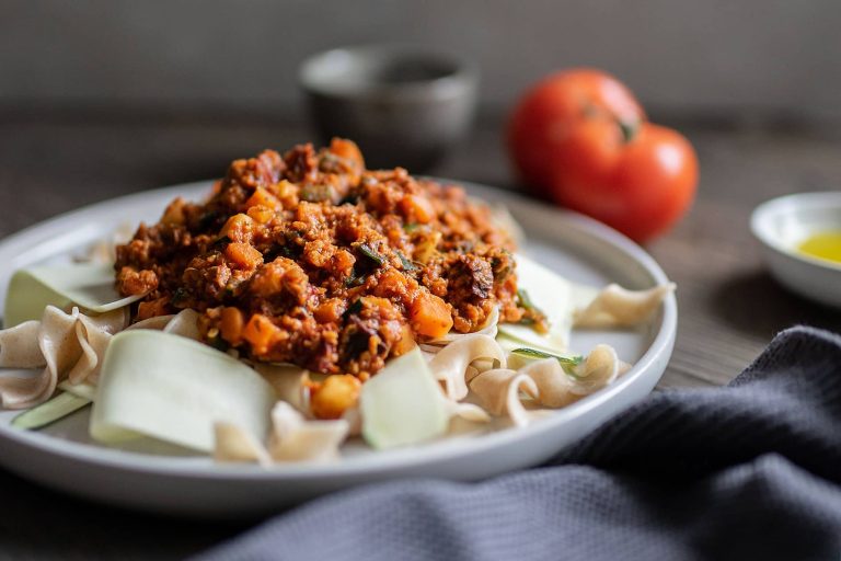 Gesunde-Linsen-Bolognese-vegane-Bolognese-Rezept-fuer-gesunde-Bolognese-Heimatgemuese_Bolognese-small.jpg