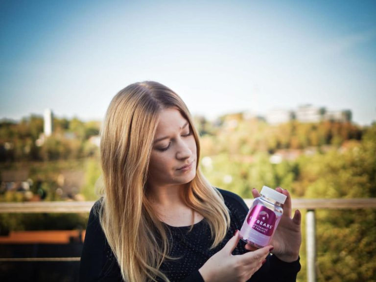 Haarvitamine_im_Test_Haarvitamine_gegen_Haarausfall_schoenes_glaenzendes_Haar_durch_Haarvitamine_schoene_Haare_Vitamine_fuers_Haar_ElisaZunder_Blogazine.jpg