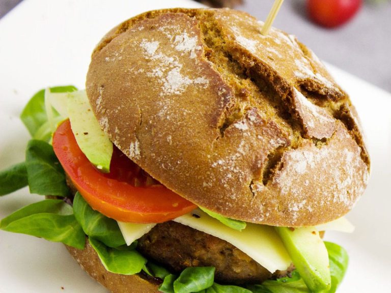 Rezept_Veggie_Burger_Schnell_und_Einfach_Essen_und_Trinken_Kochen_Food_02-small.jpg
